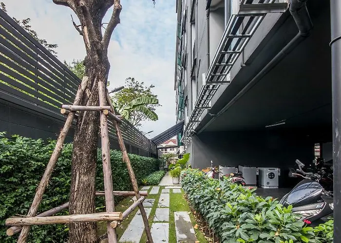 Nidhra * Bangkok